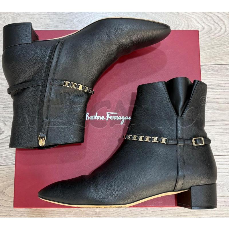 STIVALETTI DONNA SALVATORE FERRAGAMO NERI CATENA ORO | Mercatino dell'Usato Roma gregorio vii 4