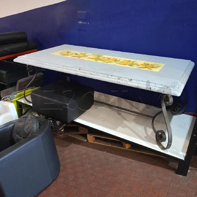 TAVOLO ESTERNO PIANO DECORATO BASE FERRO | Mercatino dell'Usato Roma gregorio vii 1
