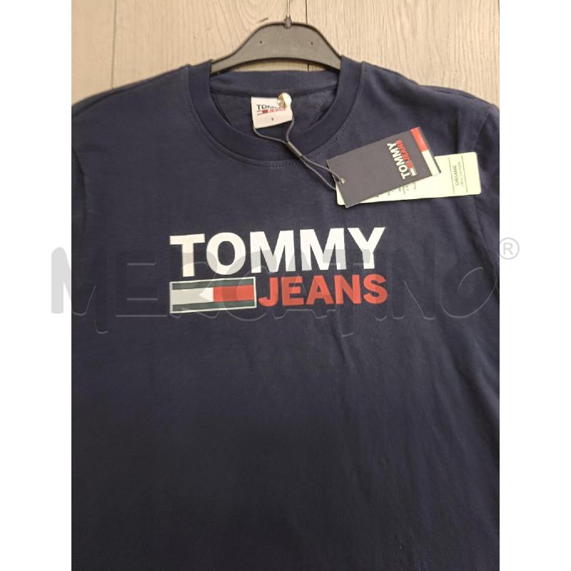 T SHIRT UOMO TOMMY JERANS BLU LETTERING BIANCA ROSSA  | Mercatino dell'Usato Roma gregorio vii 3