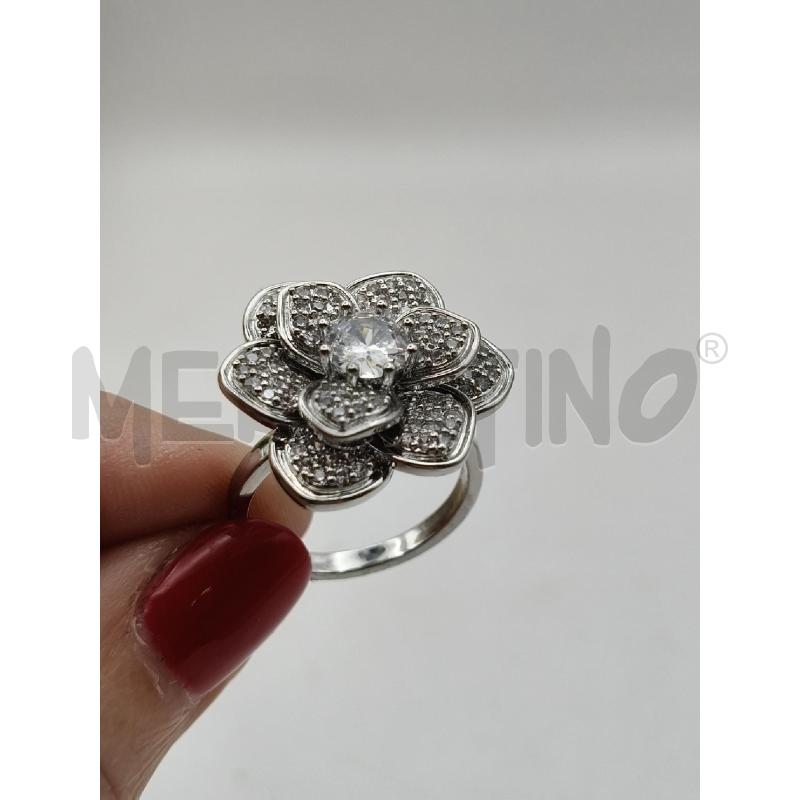 ANELLO D 372A FIORE RIALZ PAVE BIA  | Mercatino dell'Usato Roma talenti 1