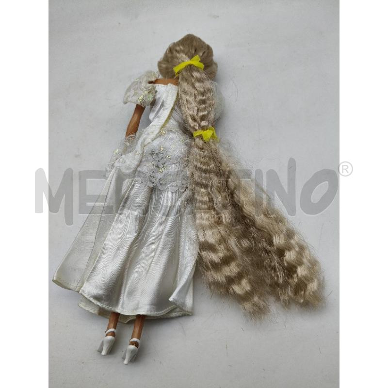 BAMBOLA VESTITO BIANCO CAPELLI LUNGHI | Mercatino dell'Usato Roma talenti 3