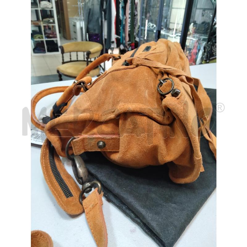 BORSA A MANO ANNARITA N CAMO ARA BORCHIE CON TRAC | Mercatino dell'Usato Roma talenti 2