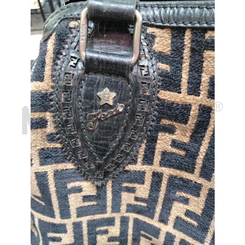 BORSA A SPALLA FENDI VELLUTO BEIGE NERO MONOGRAM  | Mercatino dell'Usato Roma talenti 4