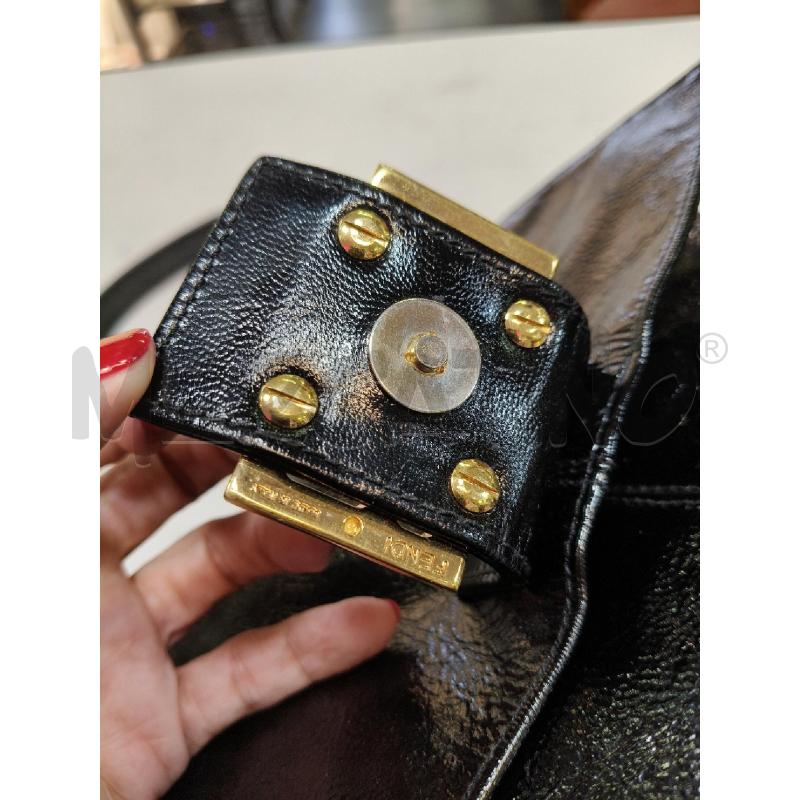 BORSA D FENDI NE VERNICE FIBBIA DOR LOGO  | Mercatino dell'Usato Roma talenti 4