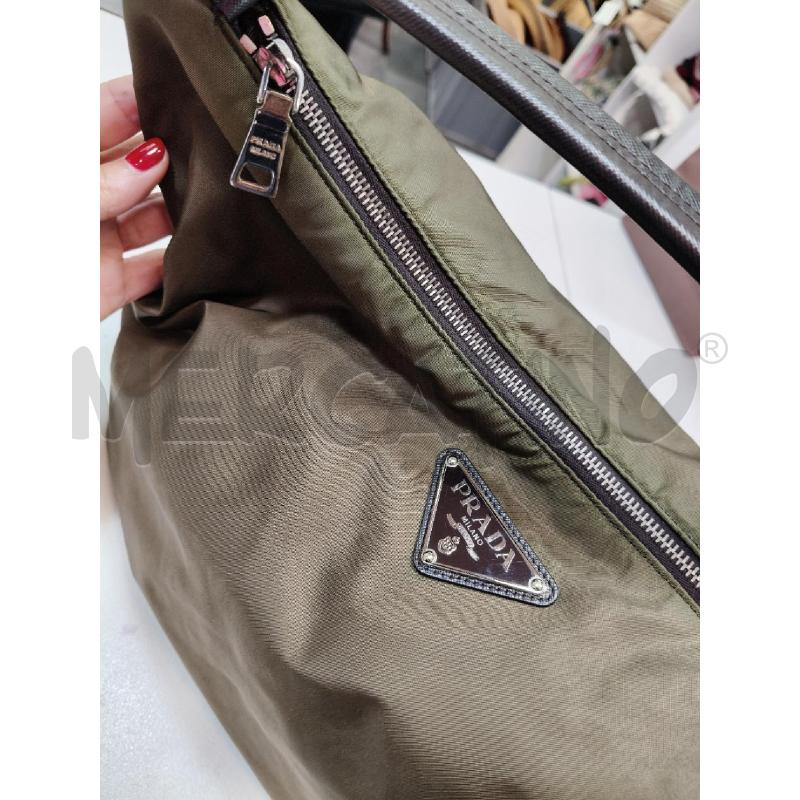 BORSA HOBO PRADA NYLON VERDE  | Mercatino dell'Usato Roma talenti 3