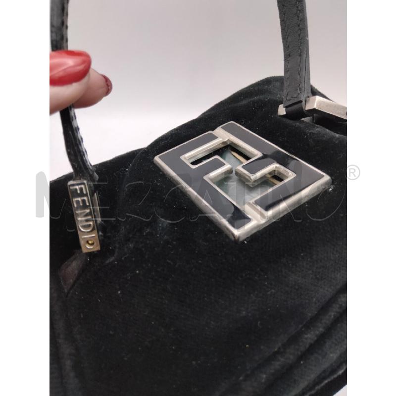 BORSETTA CUBO FENDI VELLUTO NERO LOGO MET SMALTO  | Mercatino dell'Usato Roma talenti 2