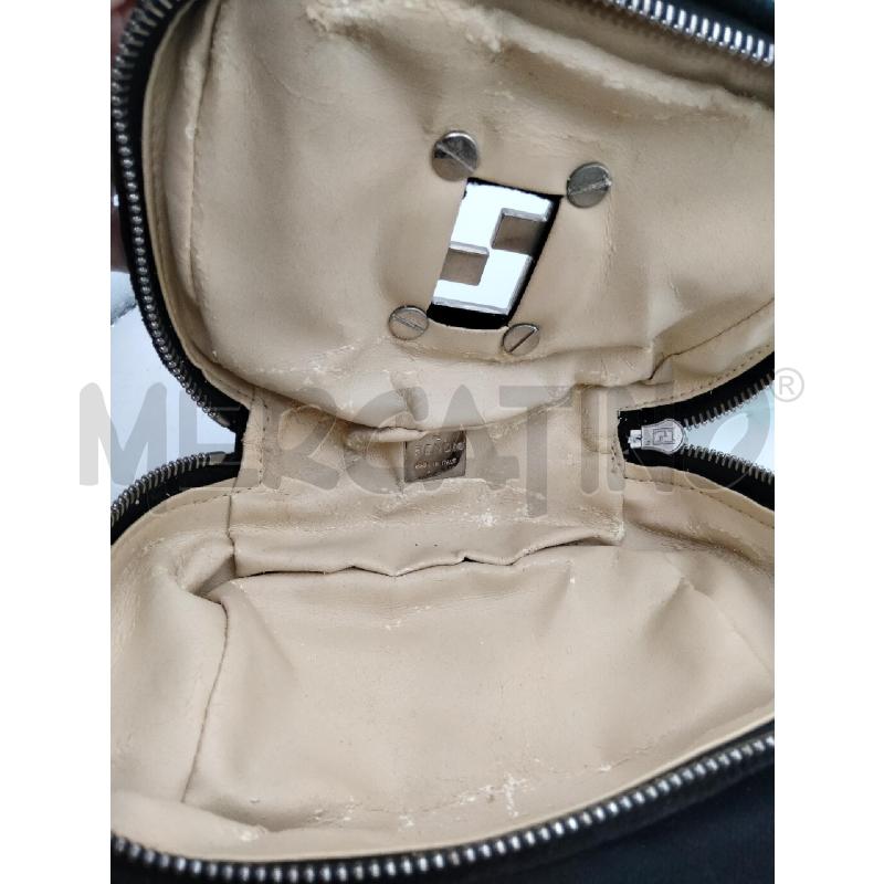 BORSETTA CUBO FENDI VELLUTO NERO LOGO MET SMALTO  | Mercatino dell'Usato Roma talenti 3