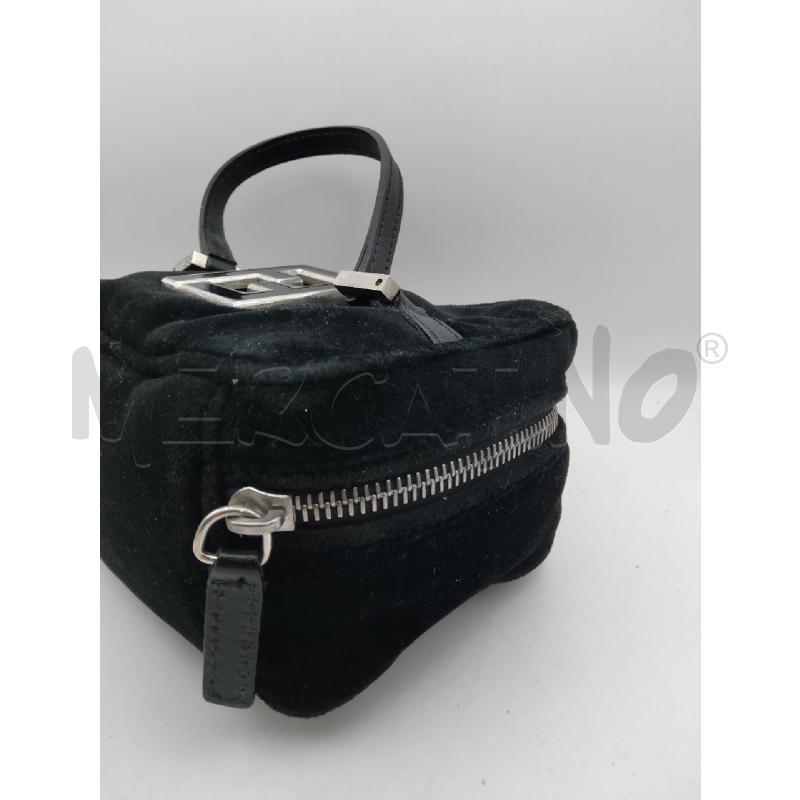 BORSETTA CUBO FENDI VELLUTO NERO LOGO MET SMALTO  | Mercatino dell'Usato Roma talenti 4