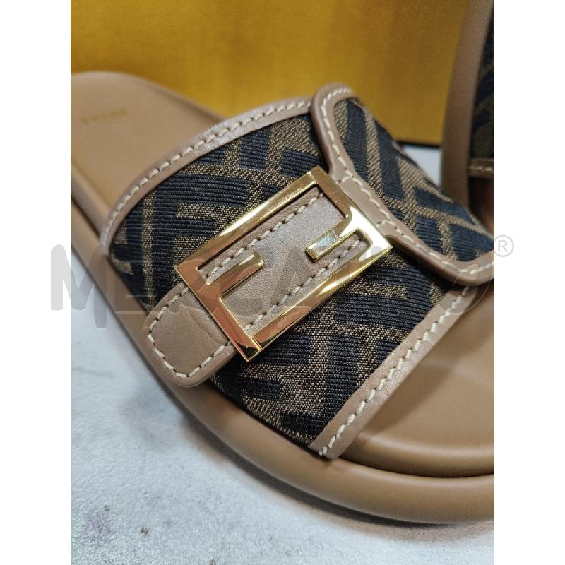 CIABATTE FENDI PELLE BEIGE TESSUTO MOGRAM FIBBIA MET | Mercatino dell'Usato Roma talenti 2