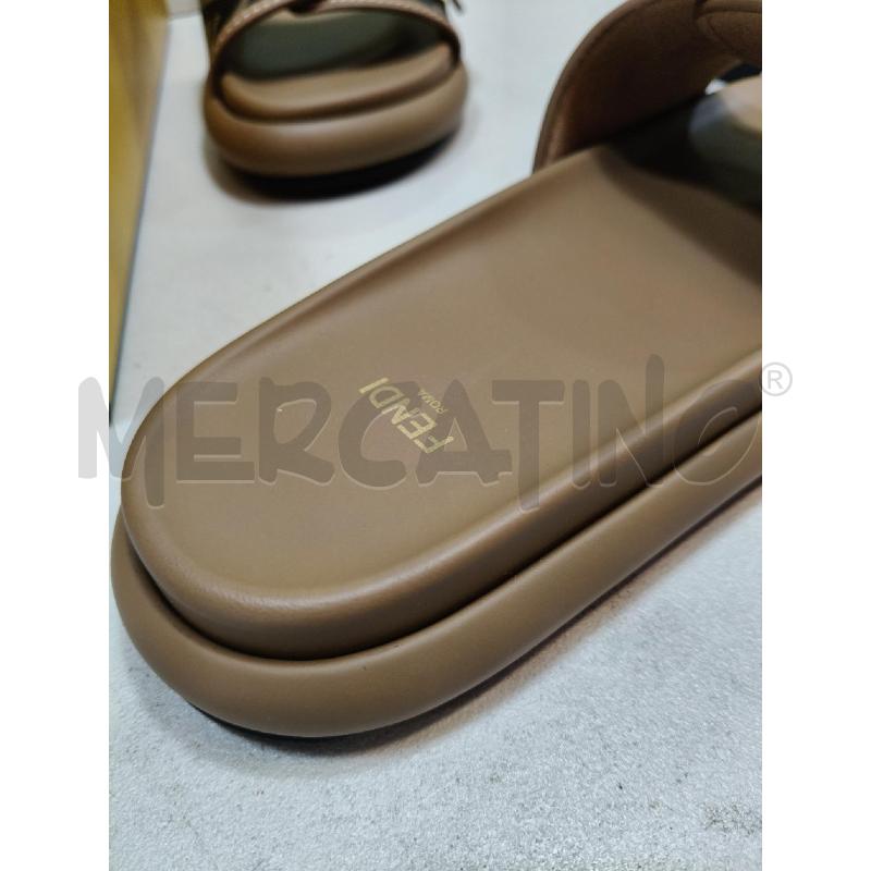 CIABATTE FENDI PELLE BEIGE TESSUTO MOGRAM FIBBIA MET | Mercatino dell'Usato Roma talenti 3