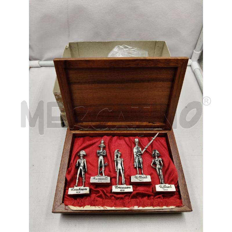 COFANETTO STATUINE CARABINIERI | Mercatino dell'Usato Roma talenti 1
