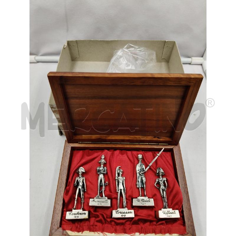 COFANETTO STATUINE CARABINIERI | Mercatino dell'Usato Roma talenti 3