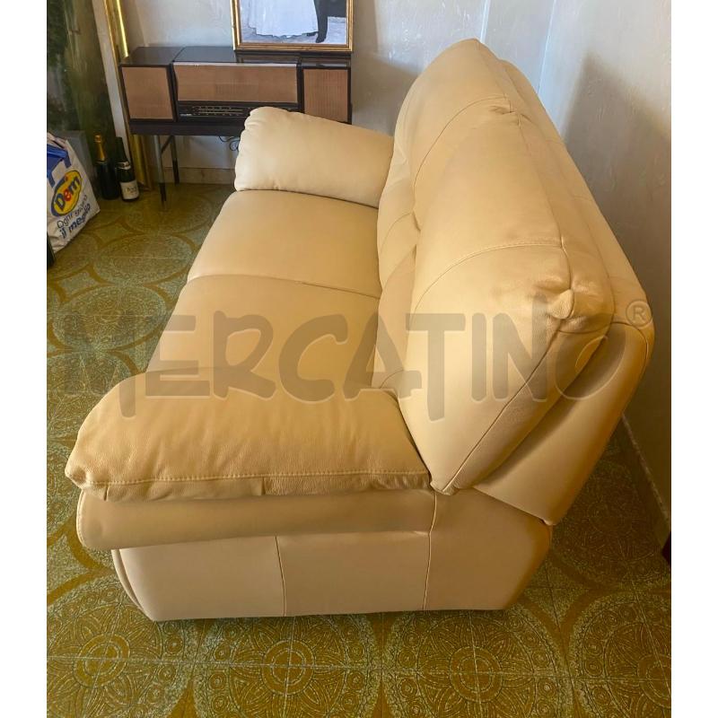DIVANO 2P PELLE BEIGE | Mercatino dell'Usato Roma talenti 3