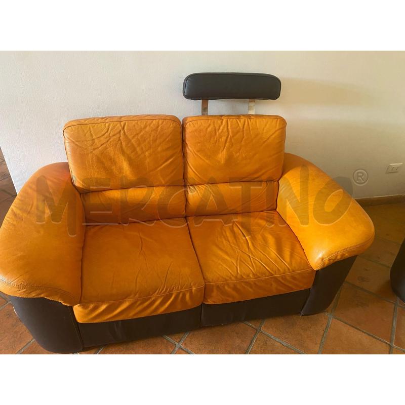 DIVANO 2P PELLE NERO ARANCIONE | Mercatino dell'Usato Roma talenti 2