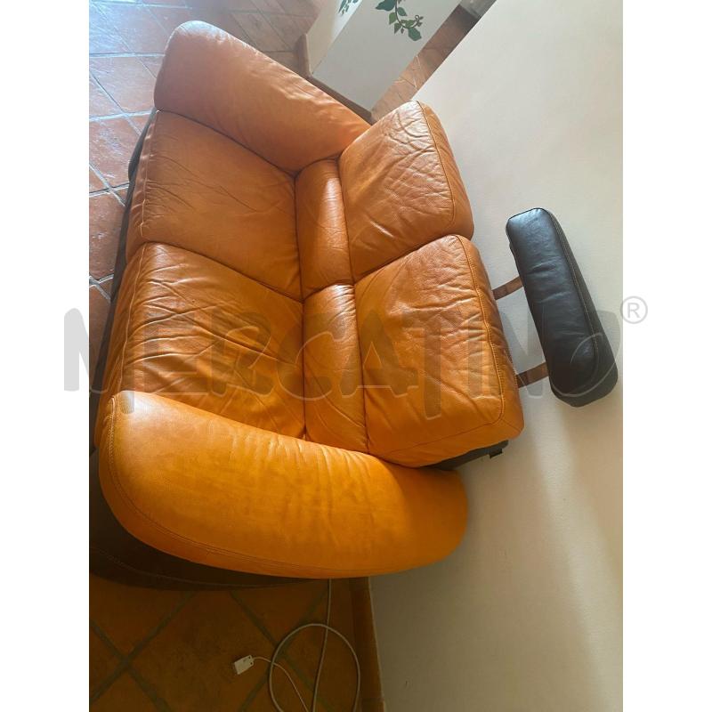 DIVANO 2P PELLE NERO ARANCIONE | Mercatino dell'Usato Roma talenti 3