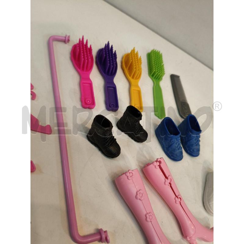 LOTTO SCARPE E ACCESSORI BARBIE  | Mercatino dell'Usato Roma talenti 2