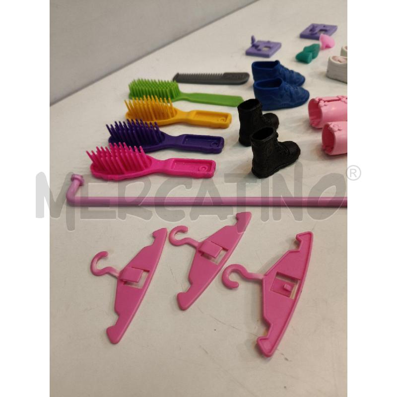 LOTTO SCARPE E ACCESSORI BARBIE  | Mercatino dell'Usato Roma talenti 4