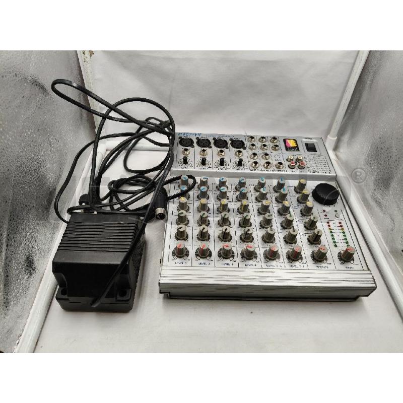 MIXER M802-FX CON ACCESSORI | Mercatino dell'Usato Roma talenti 1