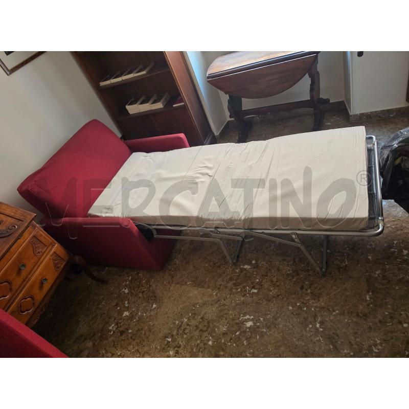 POLTRONA LETTO GRANDE ROSSA | Mercatino dell'Usato Roma talenti 2
