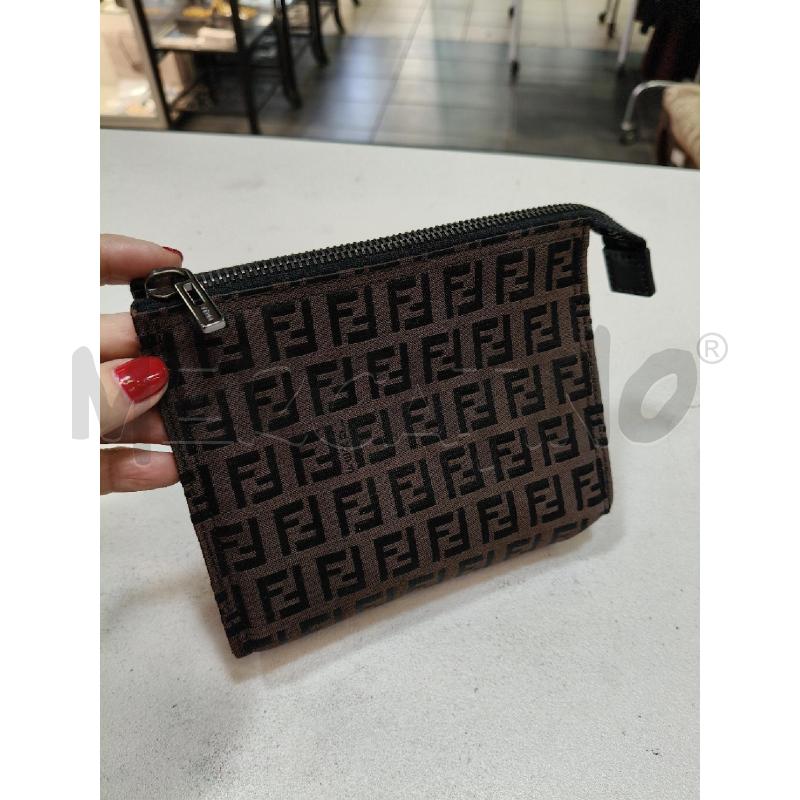 POUCH FENDI PICCOLA TESSUTO MARRONE LOGHI NERI  | Mercatino dell'Usato Roma talenti 1