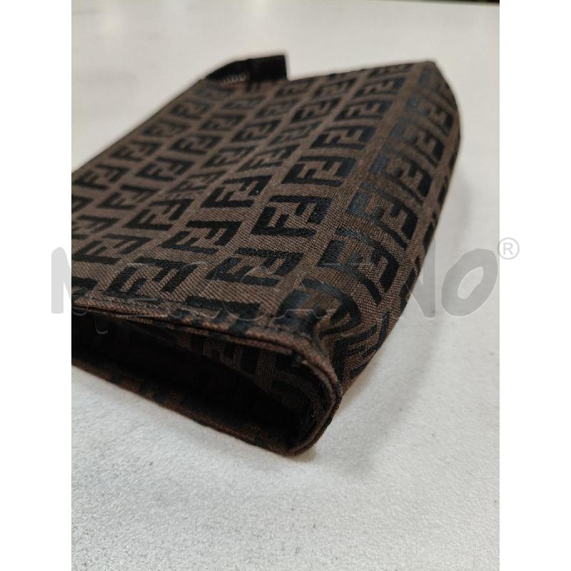 POUCH FENDI PICCOLA TESSUTO MARRONE LOGHI NERI  | Mercatino dell'Usato Roma talenti 2
