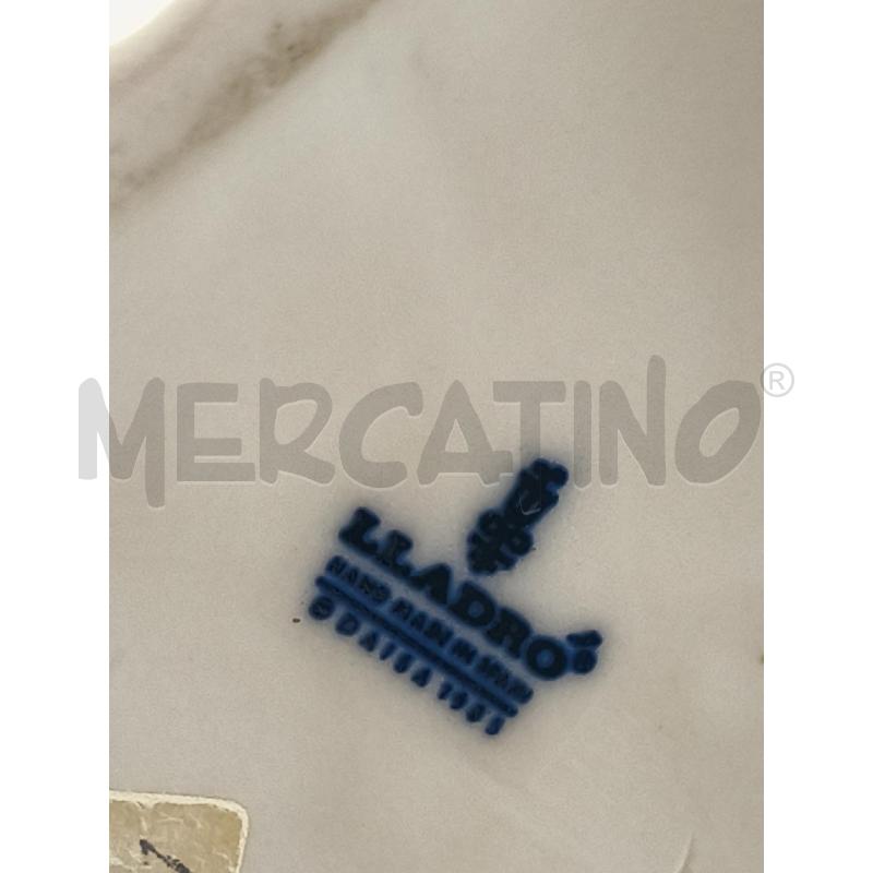 STATUINA CER LLADRO'DAMA OMBRELLINO  | Mercatino dell'Usato Roma talenti 4