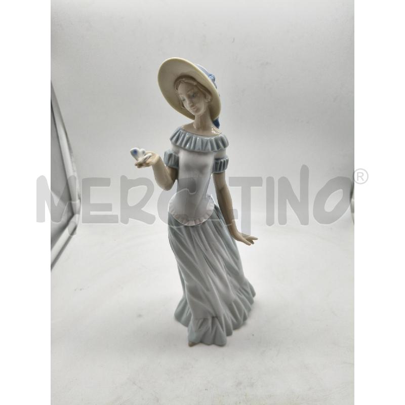 STATUINA CER NAO DAMA FARFALLA  | Mercatino dell'Usato Roma talenti 1