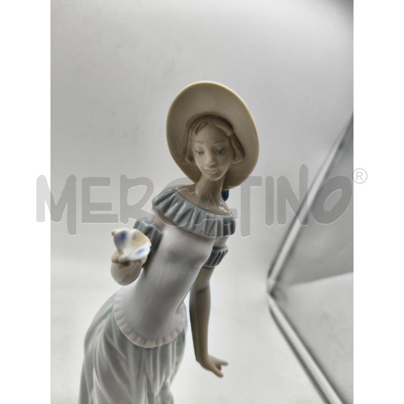 STATUINA CER NAO DAMA FARFALLA  | Mercatino dell'Usato Roma talenti 2