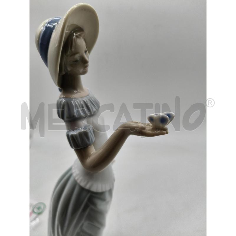 STATUINA CER NAO DAMA FARFALLA  | Mercatino dell'Usato Roma talenti 5