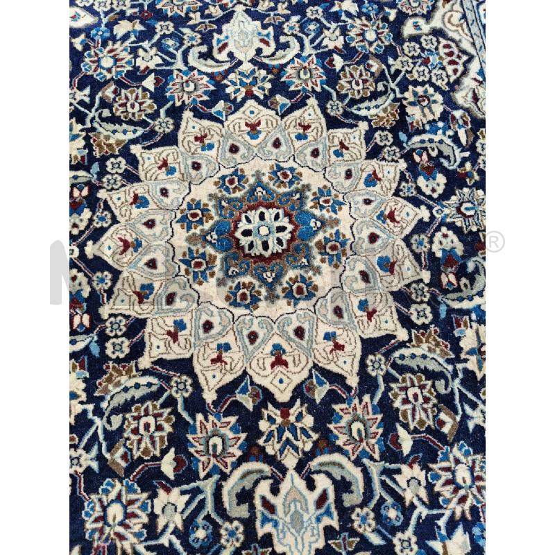 TAPPETO SFONDO BLU FIORI BIA | Mercatino dell'Usato Roma talenti 2