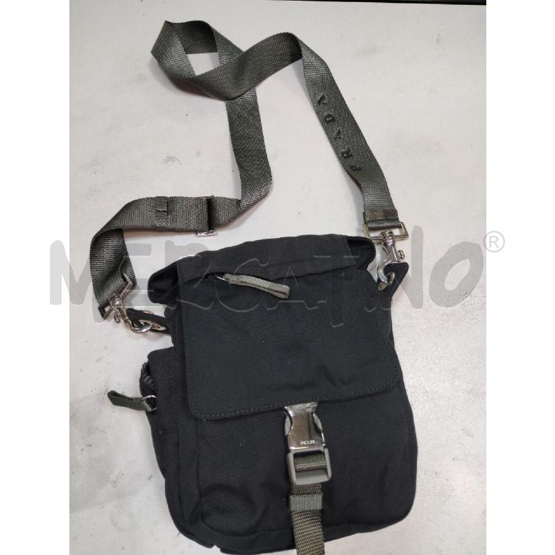 TRACOLLA BORSELLO PRADA NYLON NERO FETTUCCE GRIGIO  | Mercatino dell'Usato Roma talenti 1