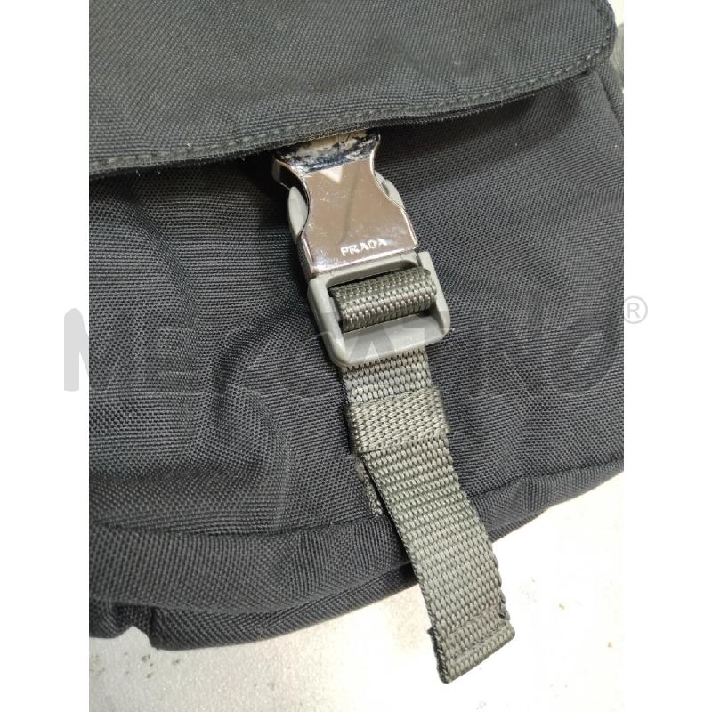TRACOLLA BORSELLO PRADA NYLON NERO FETTUCCE GRIGIO  | Mercatino dell'Usato Roma talenti 5
