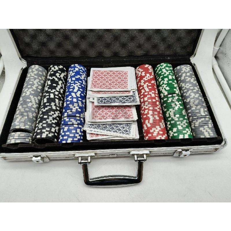 VALIGIA CON FICHES DA GIOCO | Mercatino dell'Usato Roma talenti 2