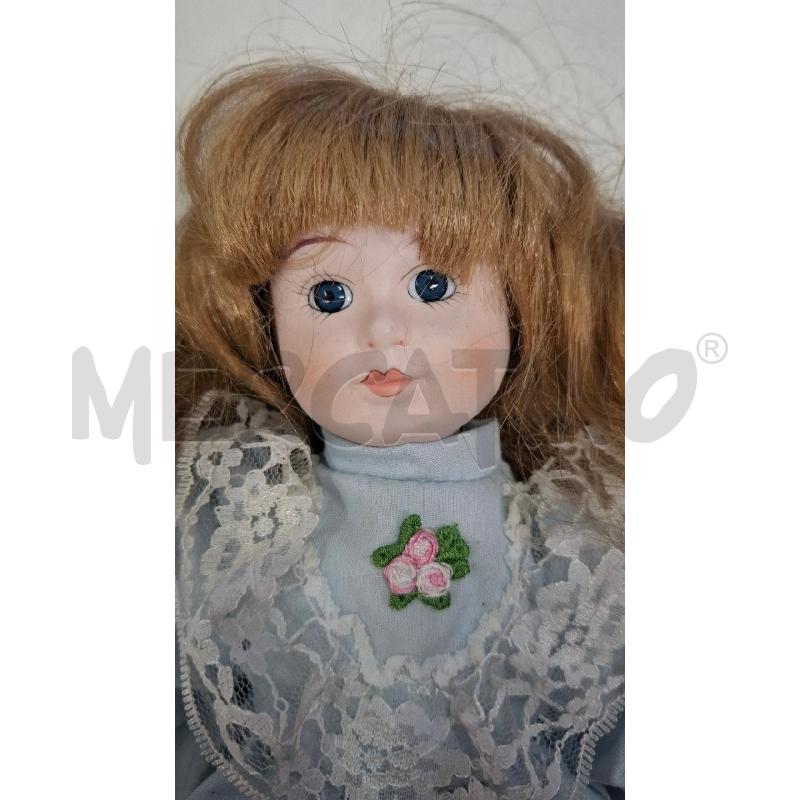 BAMBOLA PORCELLANA PORCELAIN DOLL VESTITO AZZURRO CM 33 | Mercatino dell'Usato Roma zona marconi 2