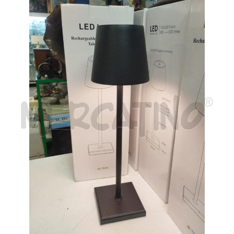 LAMPADA LED DA TAVOLO NERA  | Mercatino dell'Usato Roma zona marconi 1