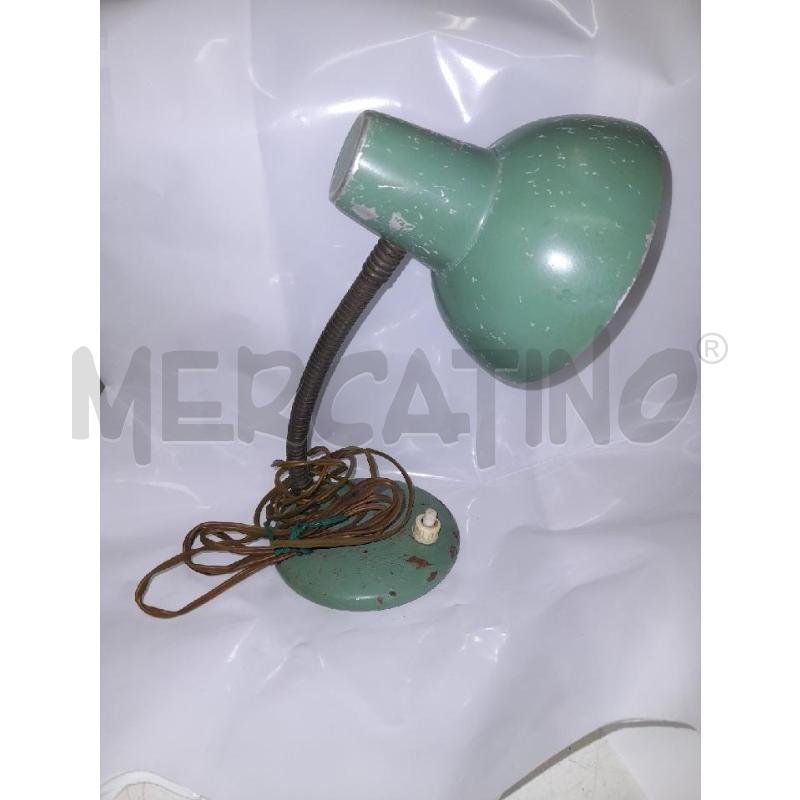 LAMPADA VINTAGE VERDE METALLO DA SISTEMARE | Mercatino dell'Usato Roma zona marconi 2