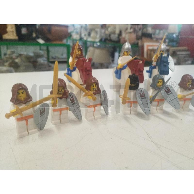 LOTTO LEGO CASTLE 12 CAVALIERI+3CAVALLI | Mercatino dell'Usato Roma zona marconi 2