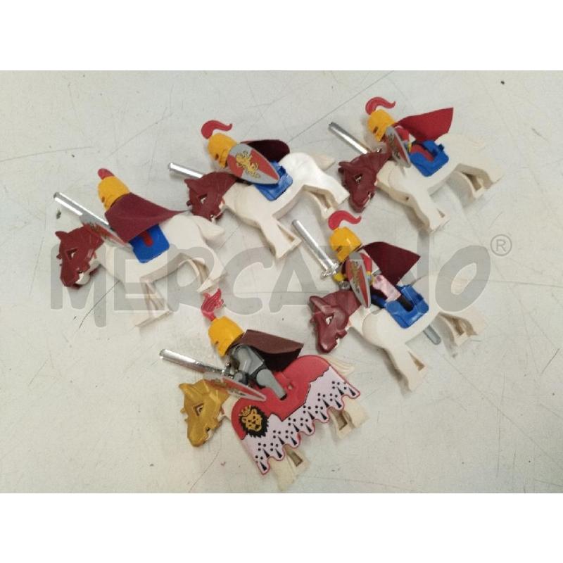 LOTTO LEGO CASTLE 5 CAVALIERI+CAVALLO | Mercatino dell'Usato Roma zona marconi 1
