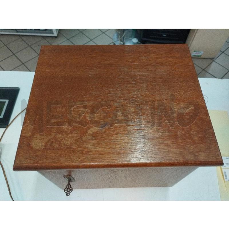 MOBILETTO VECCHIO CUBO CON LUCE 1 CHIAVE | Mercatino dell'Usato Roma zona marconi 4