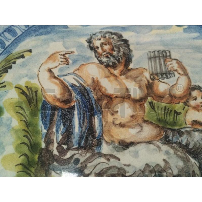 PIATTO DIPINTO UOMO C/BIMBO M.G.A. ITALY | Mercatino dell'Usato Roma zona marconi 2