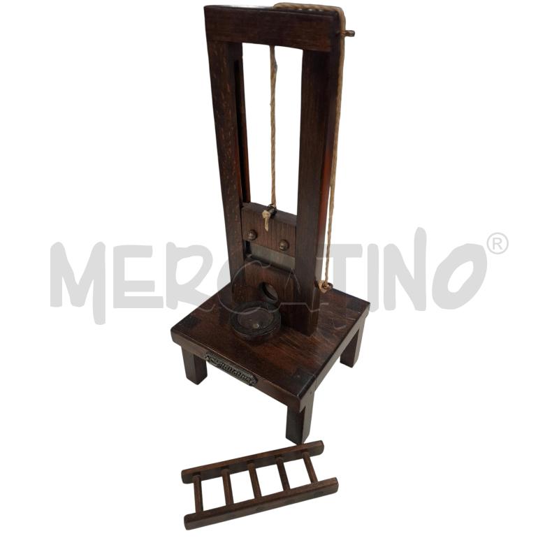 RIPRODUZIONE GHIGLIOTTINA LEGNO CON SCALETTAALT 31 CM | Mercatino dell'Usato Roma zona marconi 2