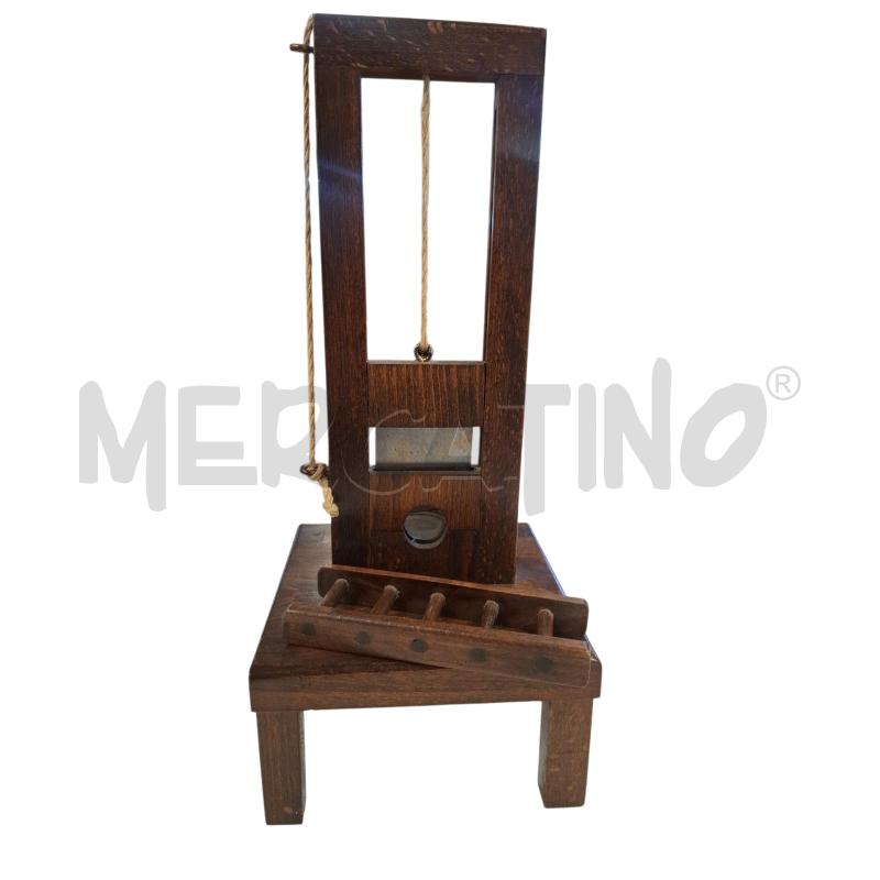 RIPRODUZIONE GHIGLIOTTINA LEGNO CON SCALETTAALT 31 CM | Mercatino dell'Usato Roma zona marconi 3