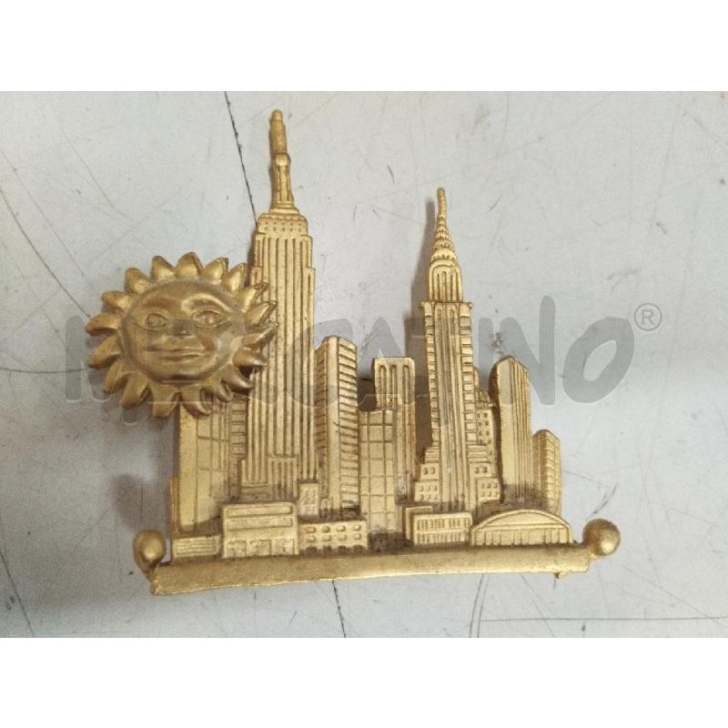 SPILLETTA NEW YORK CON SOLE METALLO DORATO | Mercatino dell'Usato Roma zona marconi 1