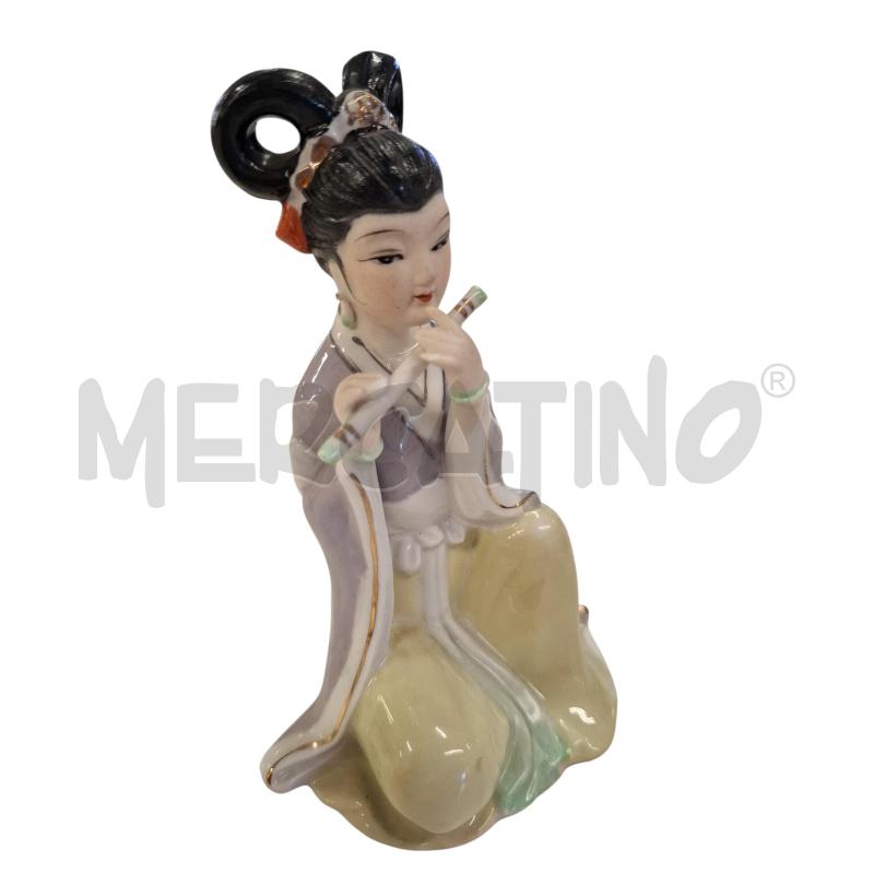STATUINA PORCELLANA DONNA ORIENTALE CON FLAUTO ALT CM 12 | Mercatino dell'Usato Roma zona marconi 1