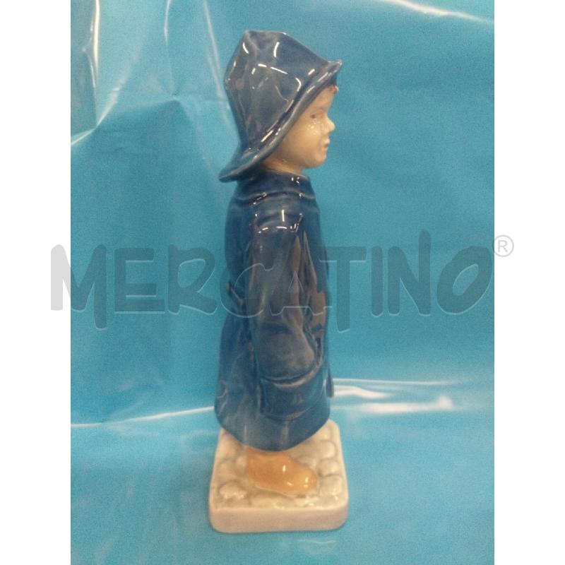STATUINA ROYAL COPENAGHEN RAGAZZO CON IMPERMEABILE | Mercatino dell'Usato Roma zona marconi 2