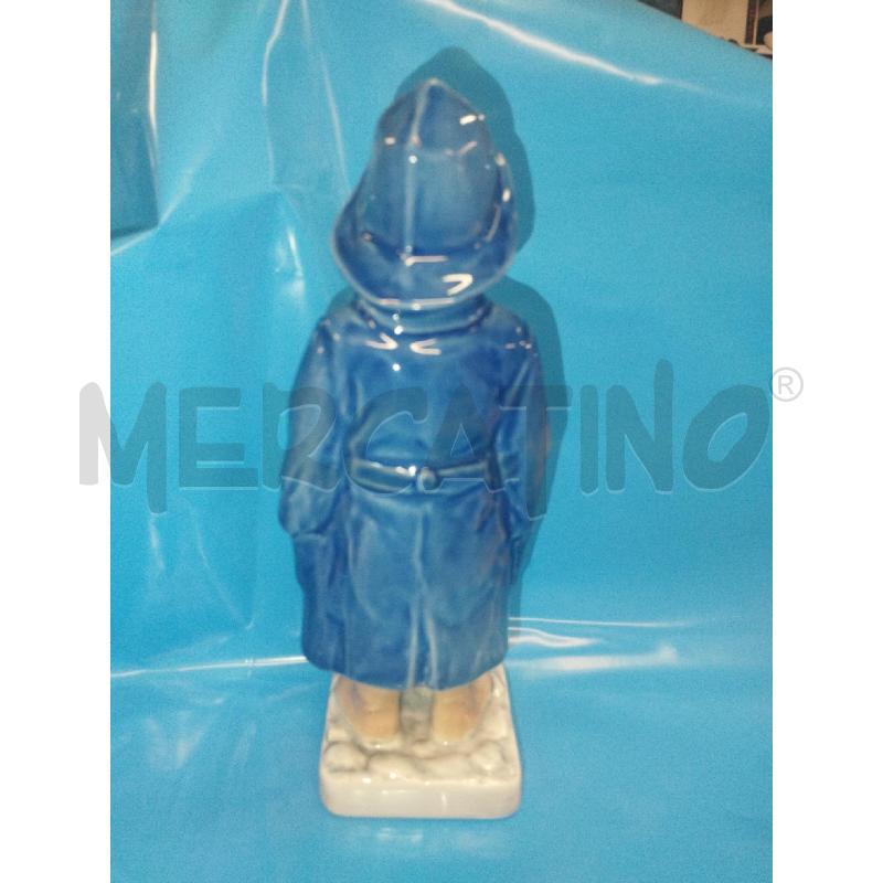 STATUINA ROYAL COPENAGHEN RAGAZZO CON IMPERMEABILE | Mercatino dell'Usato Roma zona marconi 4