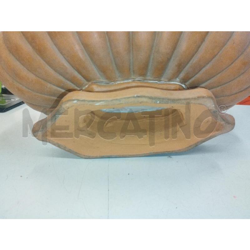 VASO IN TERRACOTTA OVALE IN STILE | Mercatino dell'Usato Roma zona marconi 4