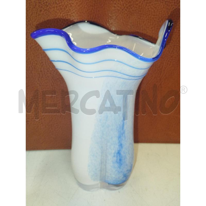 VASO VETRO BIANCO E BLU 17 CM | Mercatino dell'Usato Roma zona marconi 1