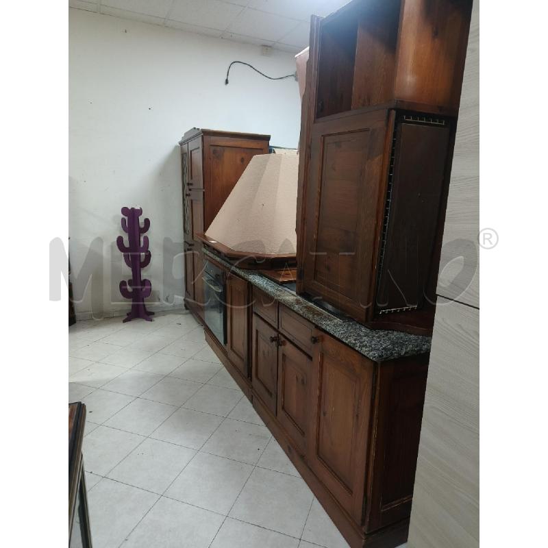 CUCINA IN LEGNO CON PIANO IN MARMO | Mercatino dell'Usato Ciampino 1