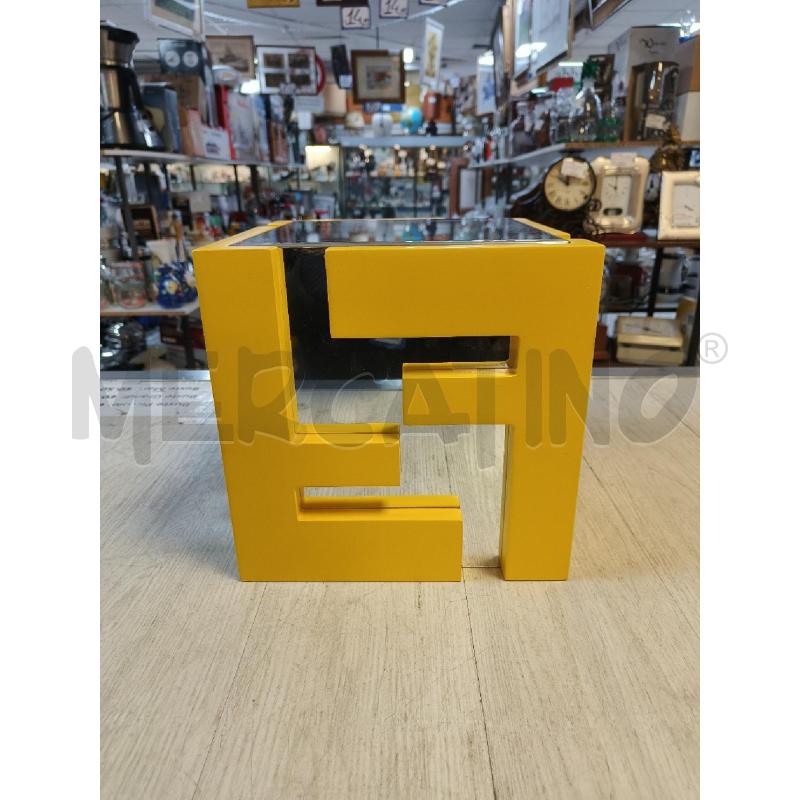 ESPOSITORE GIALLO FENDI | Mercatino dell'Usato Ciampino 1